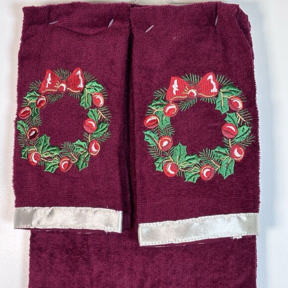 Trim A Home Christmas Presents Red Bathroom Towel Set 3 pieces Wreath design Cot - Picture 4 of 11